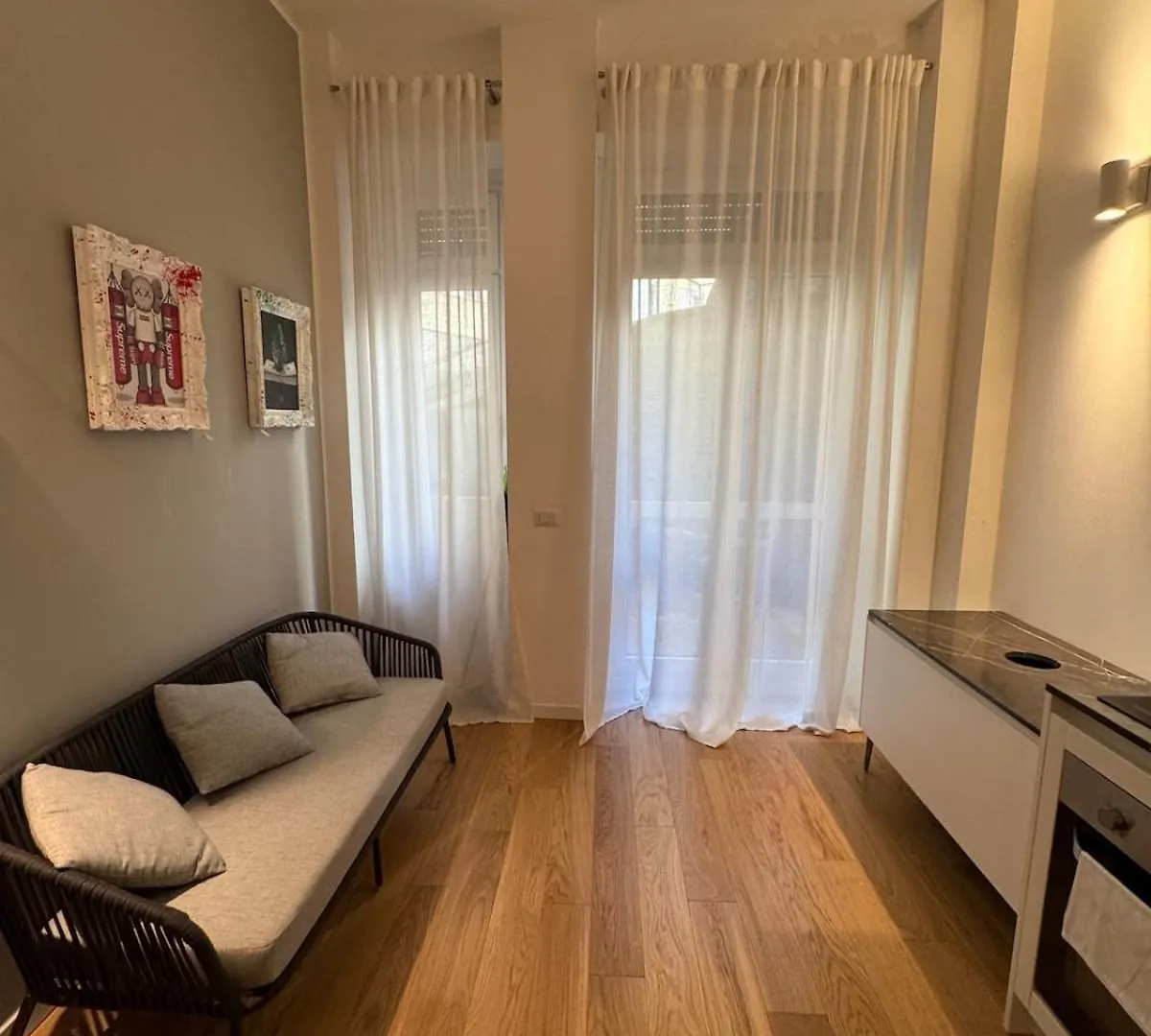 Luxury San Babila Apartment Милан 0*,  Италия
