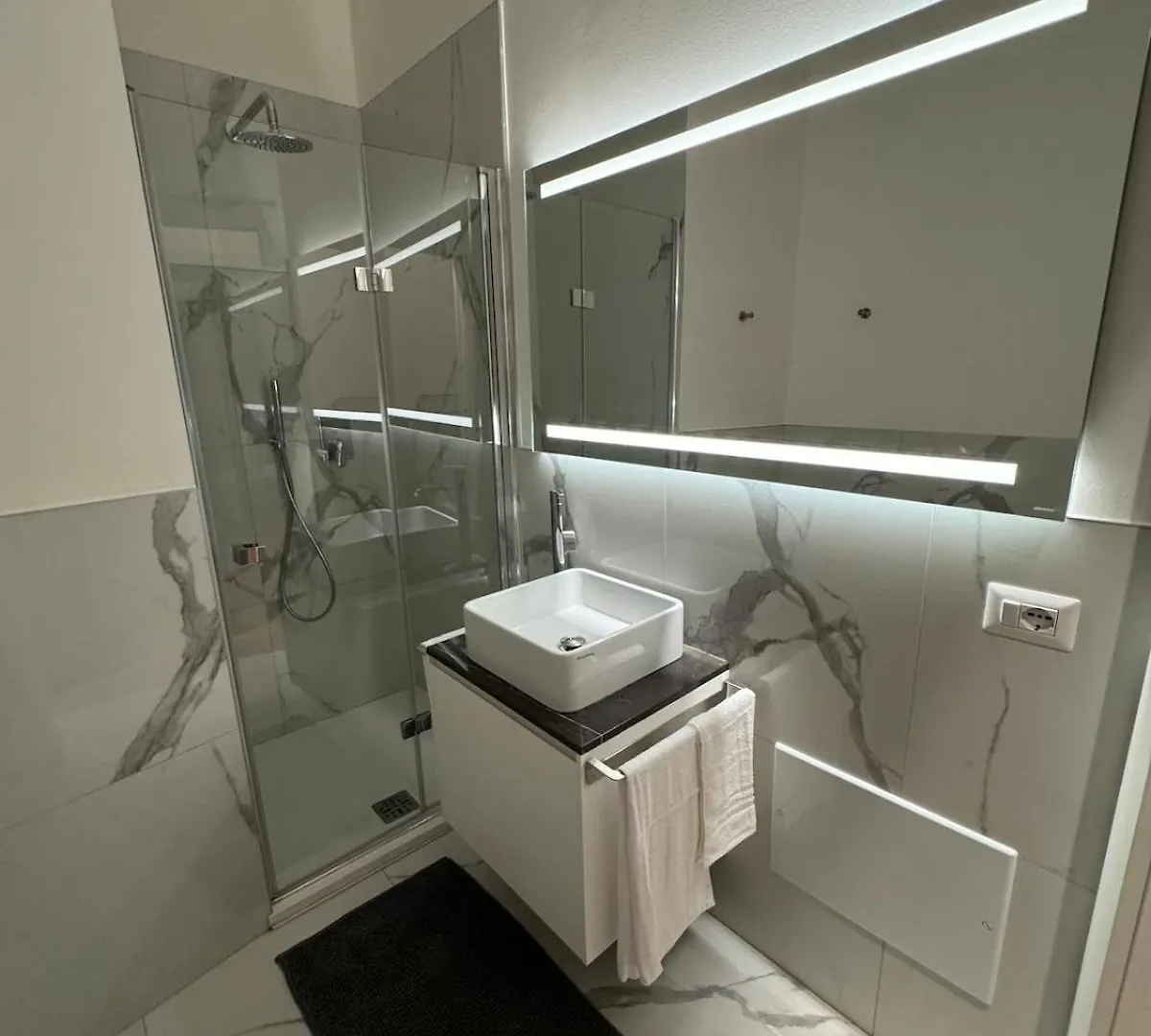 Luxury San Babila Apartment Milano